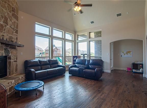 4th image of 438 Desert Willow Ln