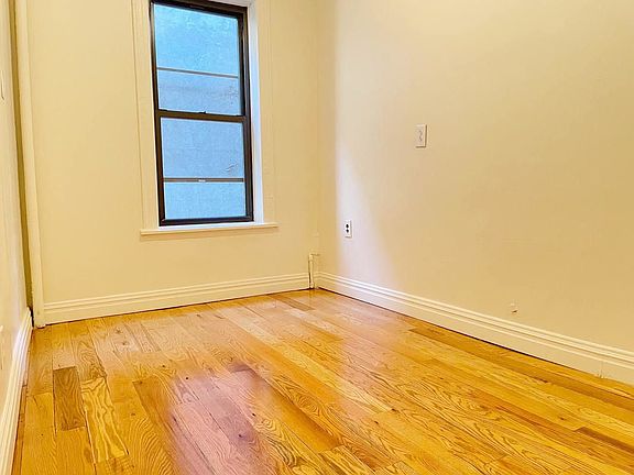 3rd image of 194 Malcolm X Blvd APT B1