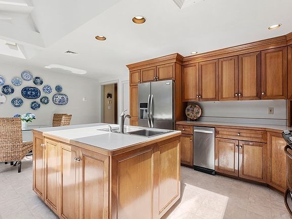 5th image of 25 Forest Ridge Rd