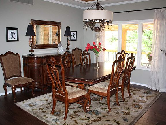 4th image of 2705 Cabrillo Dr