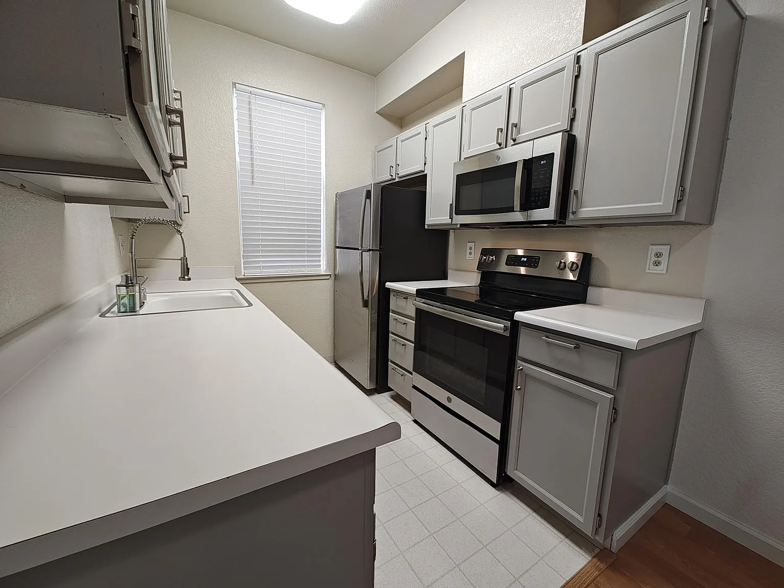 1 bed, 549 sqft, $2,200 — Photo 2