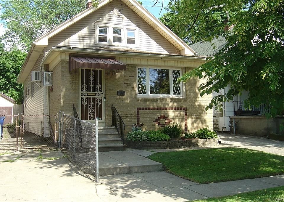 1st image of 17 Ericson Ave