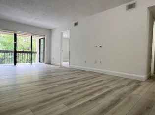 8885 Fontainebleau Blvd #2, Miami, FL 33172