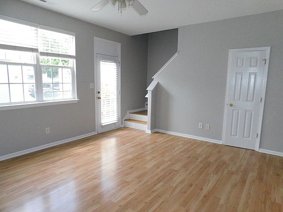 4th image of 329 Alabarda Ln