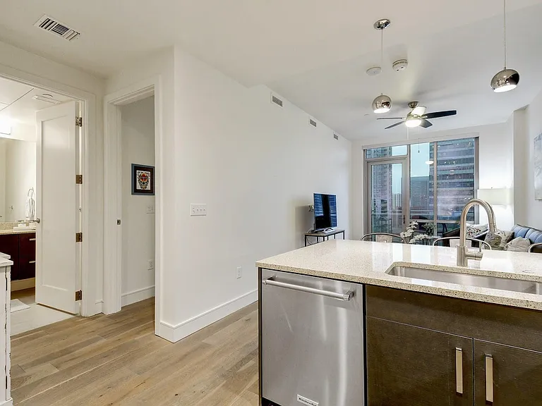 222 West Ave #1911 — Photo 3