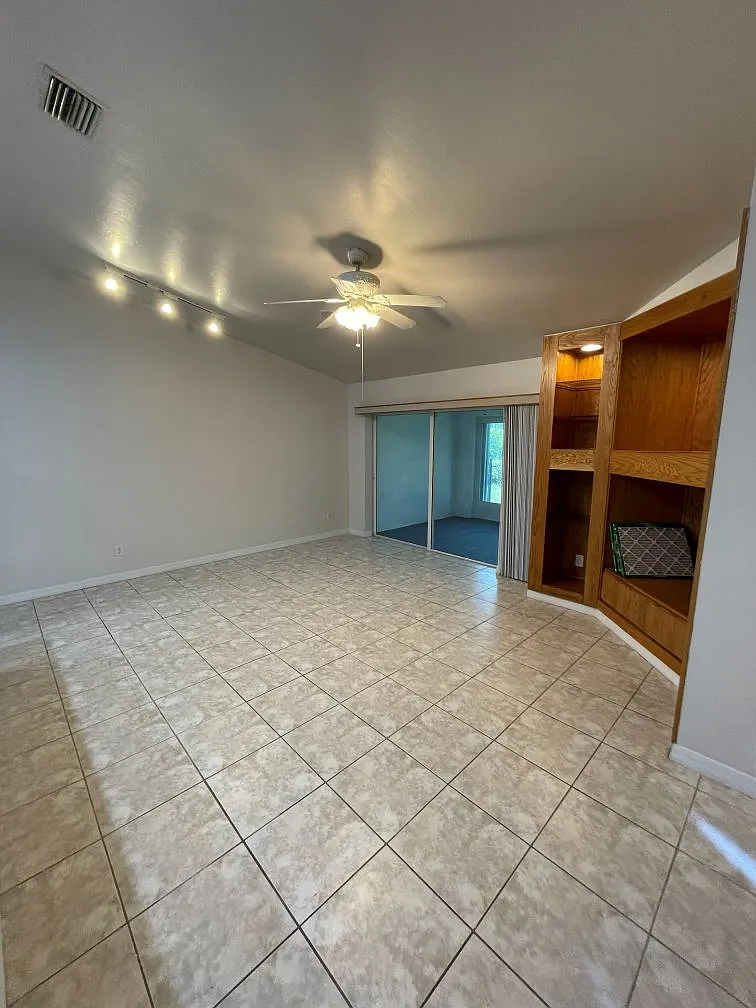2 bed, 1350 sqft, $1,600 — Photo 2
