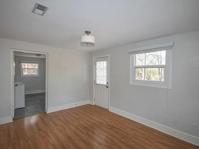190 Midland Rd — Photo 6
