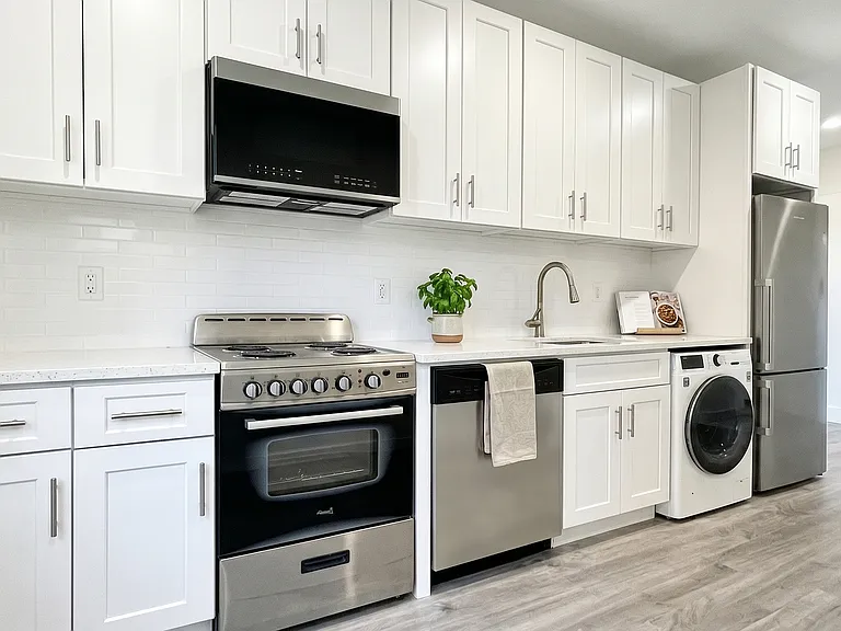 961 Columbus Ave #7R — Photo 2