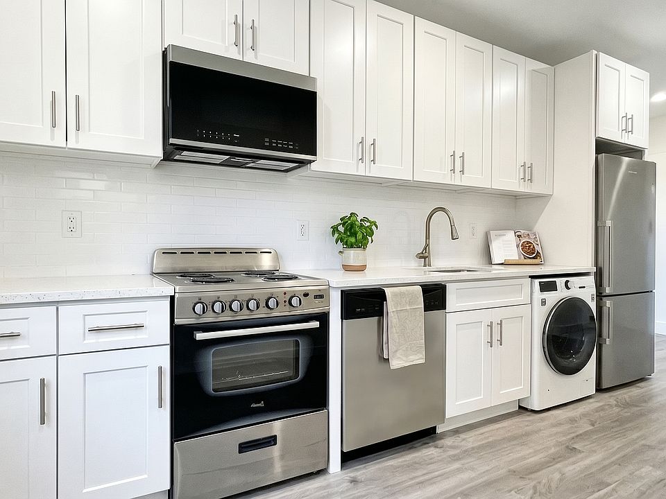 2nd image of 961 Columbus Ave #7R
