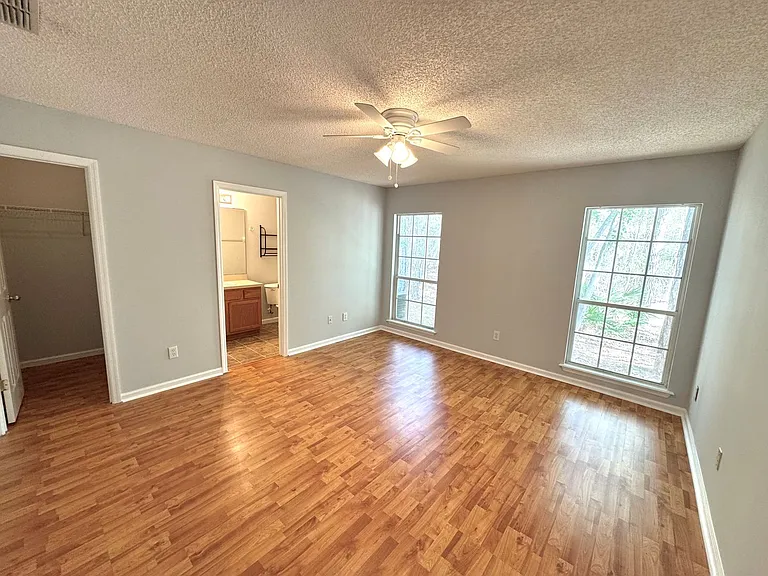 696 Hampton Downs Ct — Photo 4