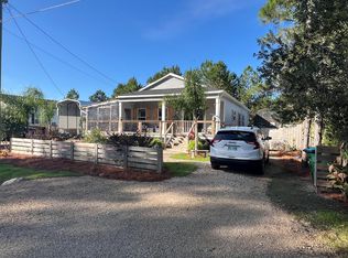 911 NE 7th St, Carrabelle, FL 32322