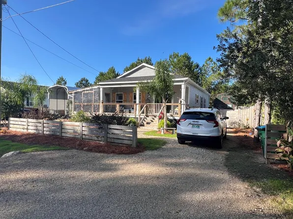 911 NE 7th St, Carrabelle, FL 32322