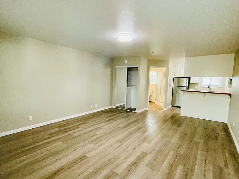Studio - 420 SQ Ft