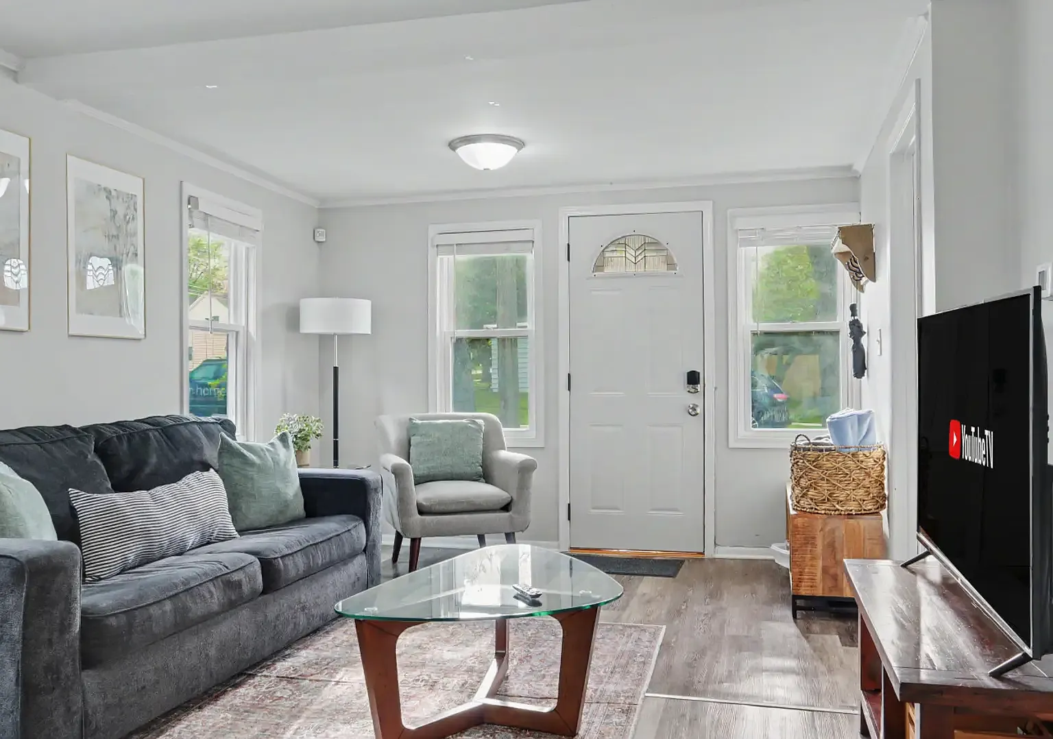 4 bed, 979 sqft, $4,500 — Photo 1