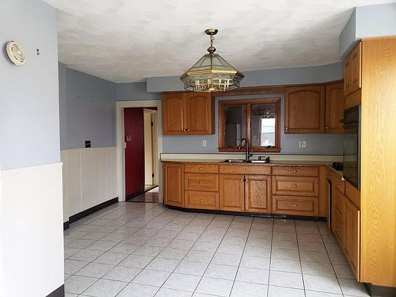 2nd image of 811 Pine St