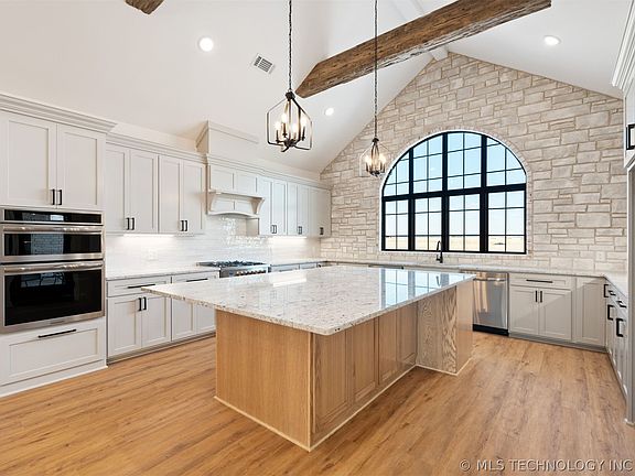 5th image of 2233 W Drake Rd