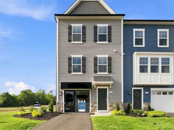 29 Scammel Dr, Bunker Hill, WV 25413