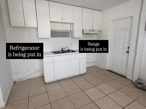 3rd image of 865 W 3rd St