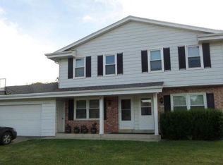 9045 S Chicago Ct, Oak Creek, WI 53154