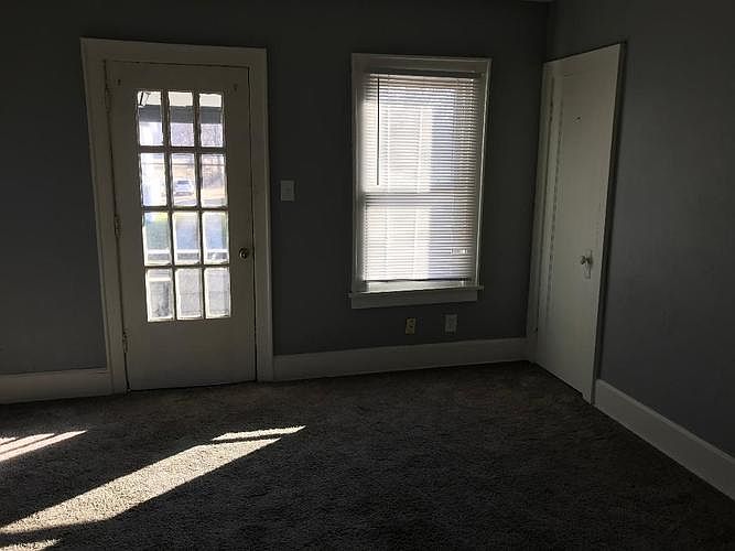 1st image of 1685 Linden Ave #4