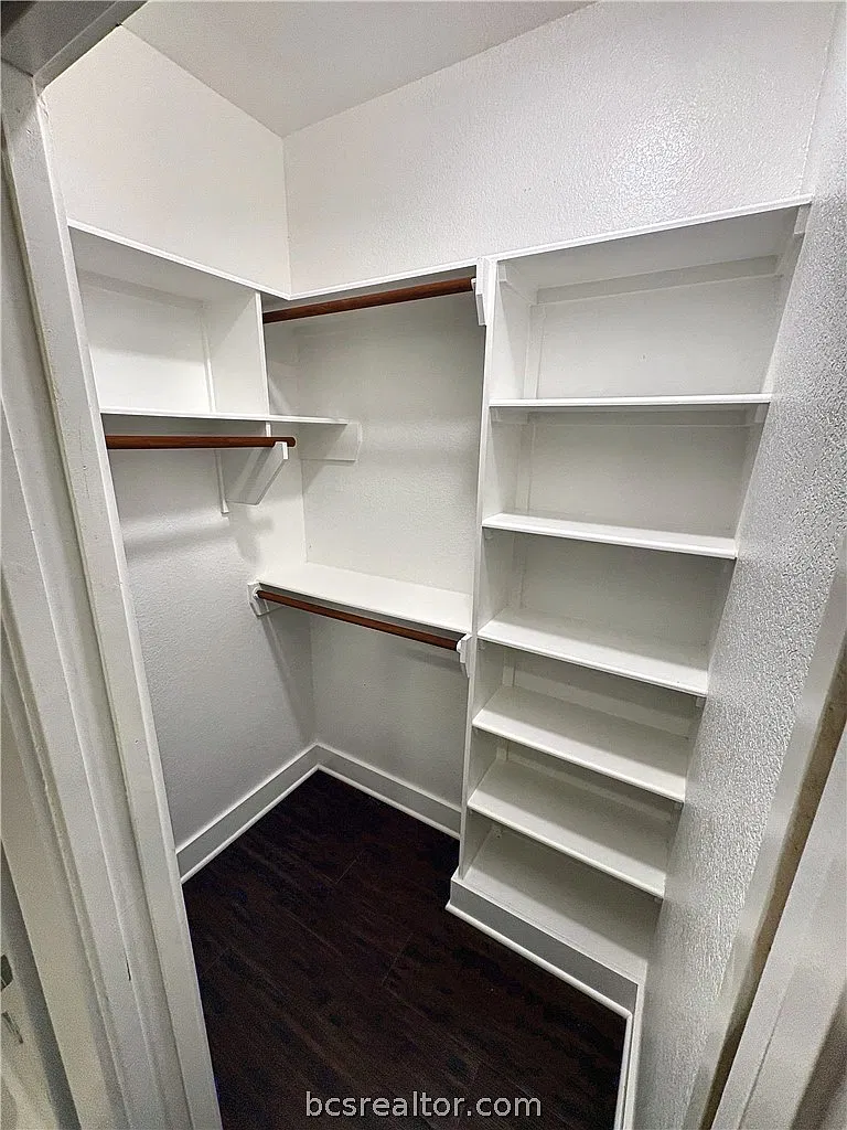 1 bed, 1.5 bath, 1864 sqft, $650 — Photo 4