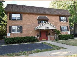 229 Webster St APT 5, Batavia, IL 60510