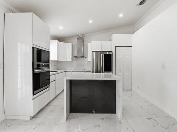 3rd image of 105 Vanessa St