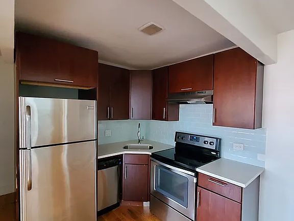 2nd image of 346 Grand St APT 3A
