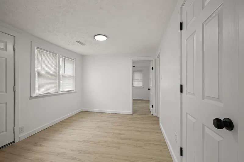 3 bed, 2.0 bath, 1155 sqft, $1,400 — Photo 4