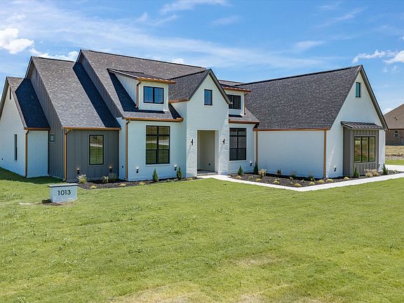 2nd image of 1013 Bear Creek Ranch Rd