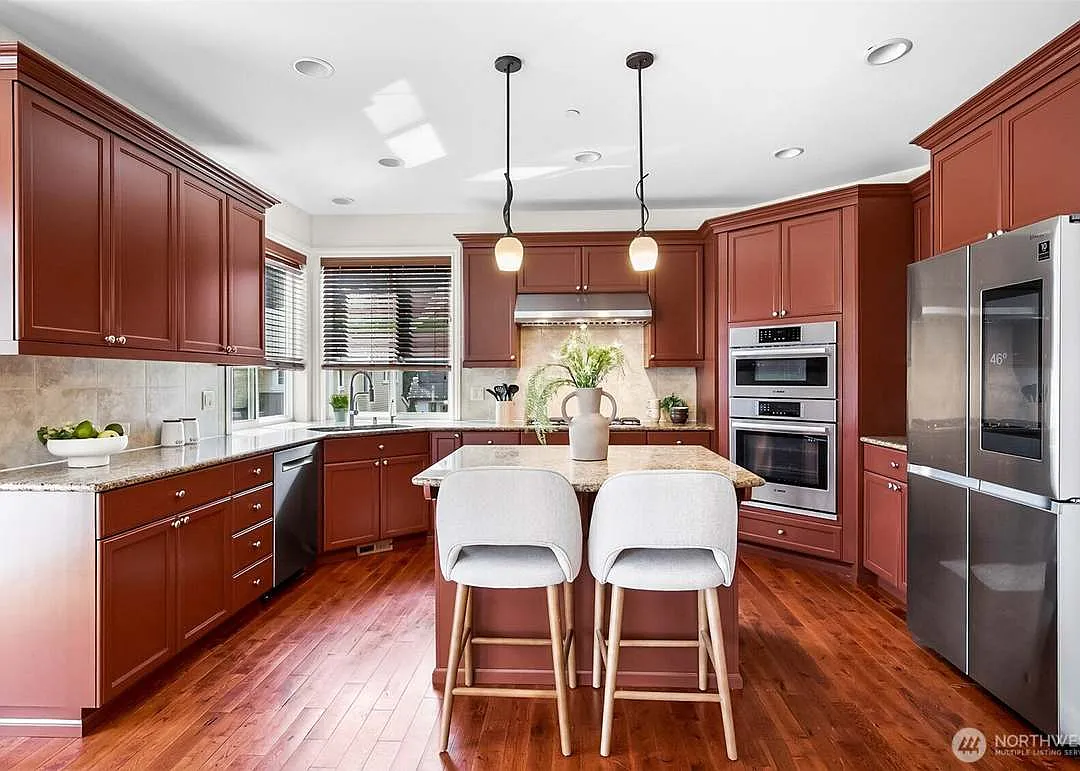 4 bed, 3030 sqft, $5,150 — Photo 3