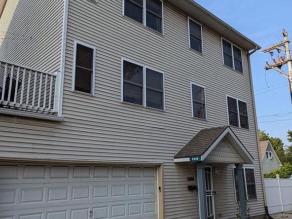 3rd image of 2686 N Humboldt BOULEVARD