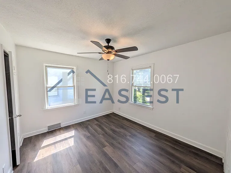 1118 E 79th St — Photo 11