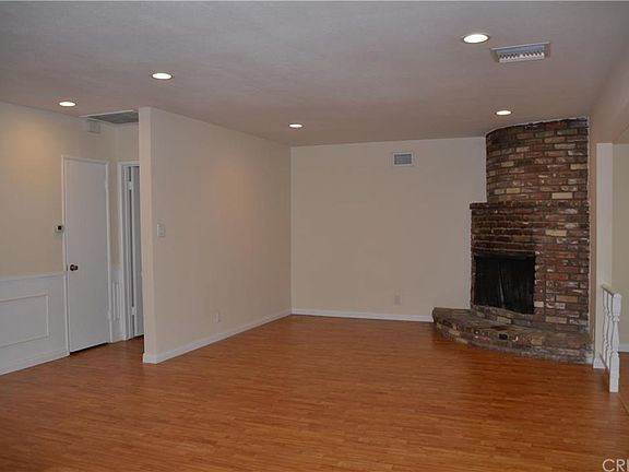 4th image of 20409 Wyandotte St