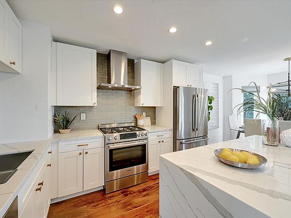 5th image of 626 Monterey Blvd
