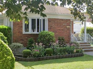8728 258th St, Floral Park, NY 11001