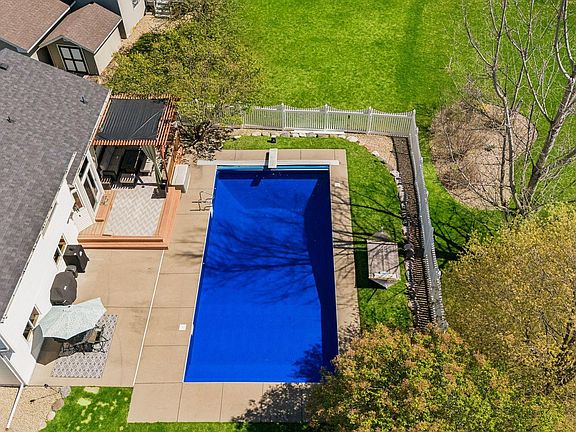 4th image of 6115 Dufferin Dr