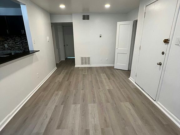 3rd image of 380 E Upsal St APT 1