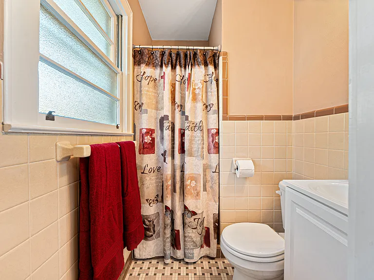 224 Race St — Photo 16