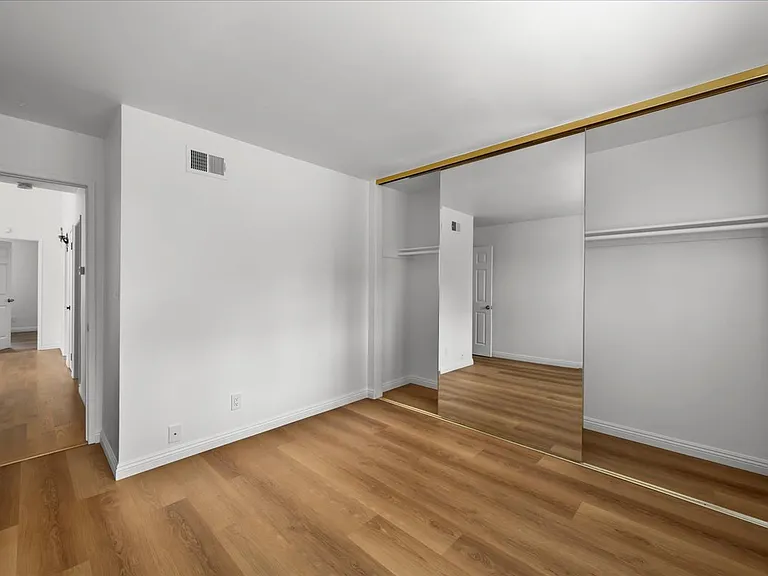 2222 Pier Ave — Photo 11