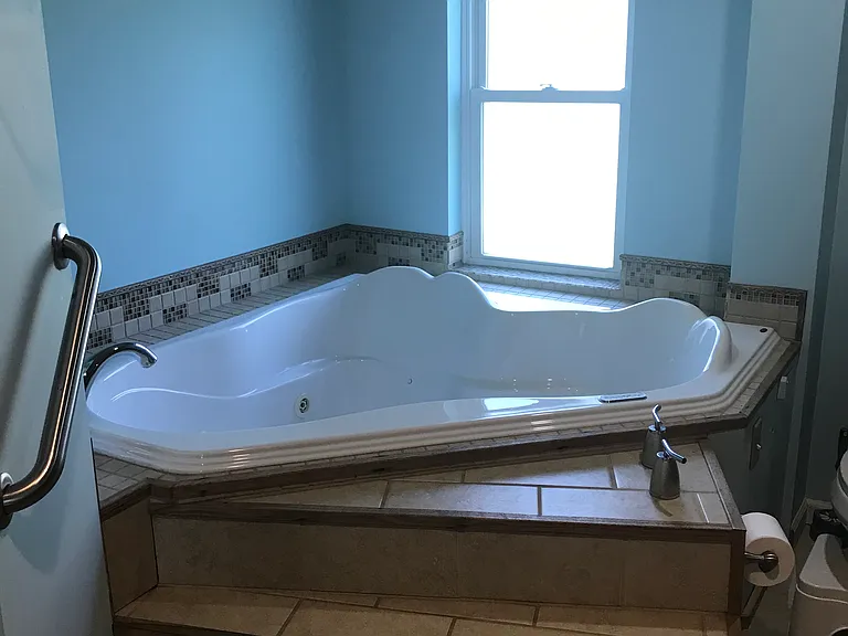 614 E Illinois St — Photo 15