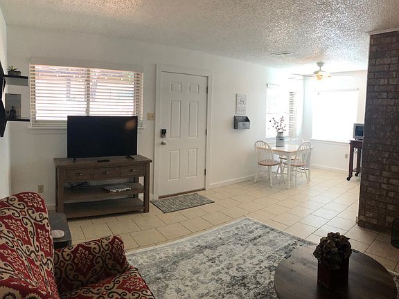 3rd image of 1810 Highland Ave