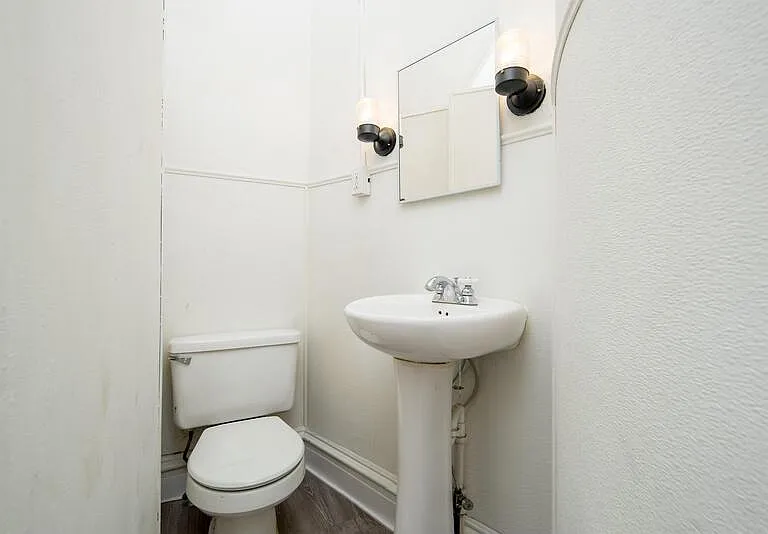 236 Saratoga St #7 — Photo 11