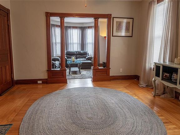 5th image of 36 Petrie St #2