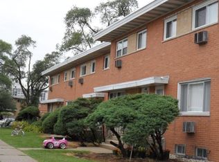 8662 Gregory Ln APT B, Des Plaines, IL 60016