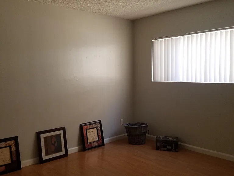 14015 Oxnard St — Photo 20