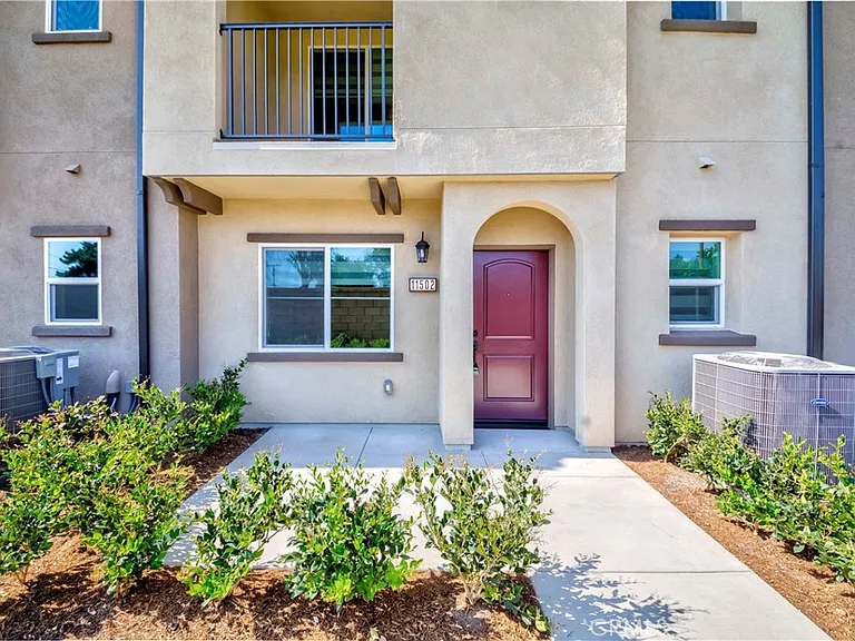 11502 Artesia — Photo 2