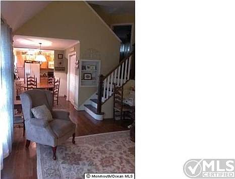 4th image of 54 Maplewood Dr