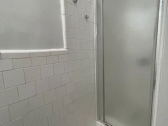4th image of 223 E 82nd St APT B1