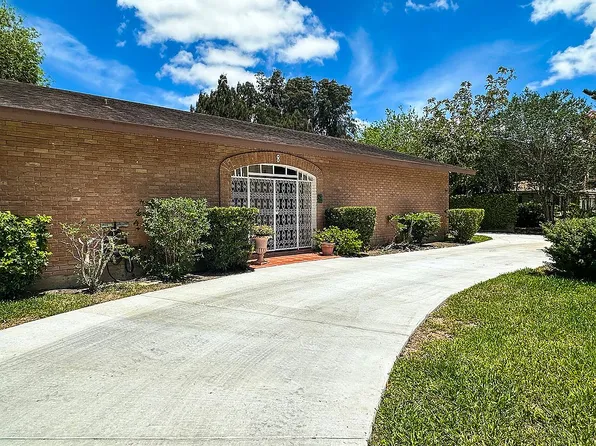 8 Summit Ct, Brownsville, TX 78521